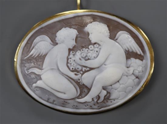 A 20th century Italian 750 yellow metal mounted oval cameo brooch, monogrammed F.F. and carved with two cherubs,